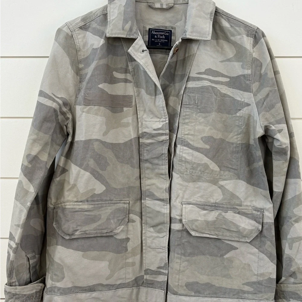 Abercrombie & Fitch Women’s Camo Jacket - Picture 3 of 6